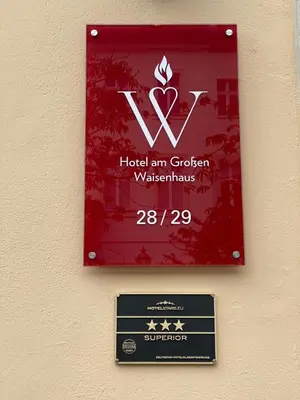 Ein Zertifikat, Auszeichnung, Logo oder anderes Dokument, das in der Unterkunft Hotel am Großen Waisenhaus ausgestellt ist
