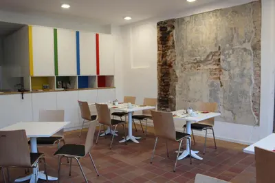 Ein Restaurant oder anderes Speiselokal in der Unterkunft Gästehaus Reckahn der Rochow Akademie