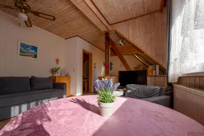 Ein Sitzbereich in der Unterkunft Ferienwohnungen Behling am Schufutsberg