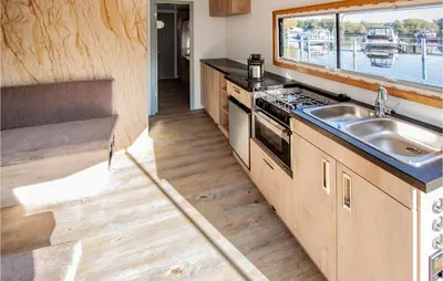 Küche/Küchenzeile in der Unterkunft 1 Bedroom Stunning Ship In Hennigsdorf