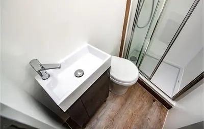 Ein Badezimmer in der Unterkunft 1 Bedroom Stunning Ship In Hennigsdorf