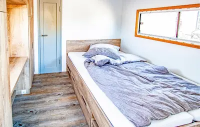 Ein Bett oder Betten in einem Zimmer der Unterkunft Awesome Ship In Hennigsdorf