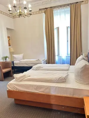 Ein Bett oder Betten in einem Zimmer der Unterkunft Hotel Adam