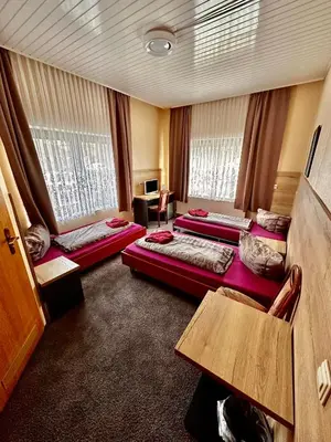 Ein Bett oder Betten in einem Zimmer der Unterkunft Hotel Pension Pamina
