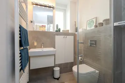 Ein Badezimmer in der Unterkunft 4 Personen Altbau Apartment nahe Kurfürstendamm - Romeo & Julia