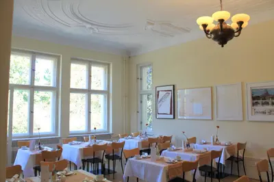 Ein Restaurant oder anderes Speiselokal in der Unterkunft Hotel Hansablick