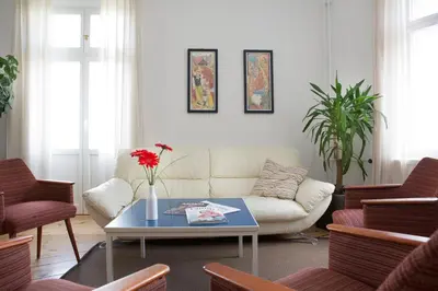 Ein Sitzbereich in der Unterkunft Jugendgästehaus des CVJM Berlin-Kaulsdorf