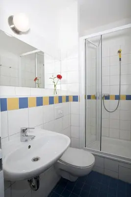Ein Badezimmer in der Unterkunft Jugendgästehaus des CVJM Berlin-Kaulsdorf