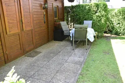 Ein Garten an der Unterkunft Gemütliches Blockhaus, Waldblick, Nähe BER/SXF