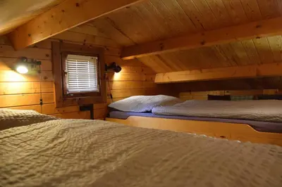 Ein Bett oder Betten in einem Zimmer der Unterkunft Gemütliches Blockhaus, Waldblick, Nähe BER/SXF