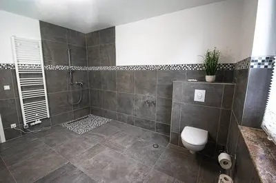 Ein Badezimmer in der Unterkunft Ferienhaus mit Terrasse und Garten in Wandlitz