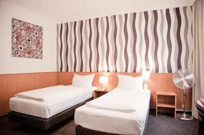 Ein Bett oder Betten in einem Zimmer der Unterkunft Les Nations