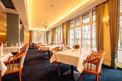 Ein Restaurant oder anderes Speiselokal in der Unterkunft INSELHOTEL Potsdam