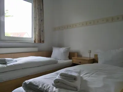 Ein Bett oder Betten in einem Zimmer der Unterkunft Hotel Zum Grünen Tor