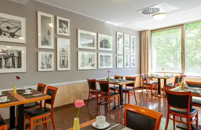 Ein Sitzbereich in der Unterkunft Leonardo Hotel Berlin KU'DAMM