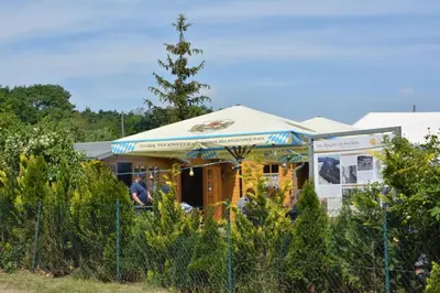 Ein Garten an der Unterkunft Bestwaner Hotel