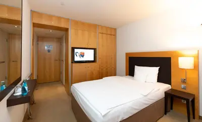 Ein Bett oder Betten in einem Zimmer der Unterkunft Kongresshotel Potsdam am Templiner See