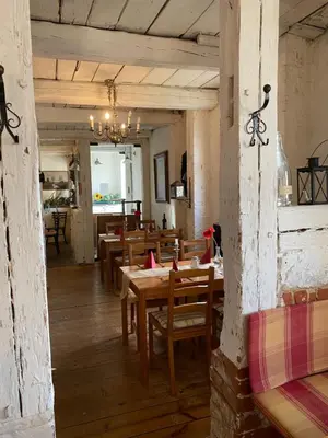 Ein Restaurant oder anderes Speiselokal in der Unterkunft Hotel Alte Försterei