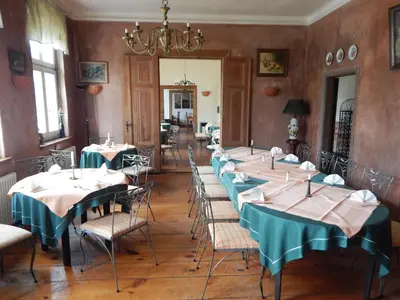 Ein Restaurant oder anderes Speiselokal in der Unterkunft Hotel Alte Försterei