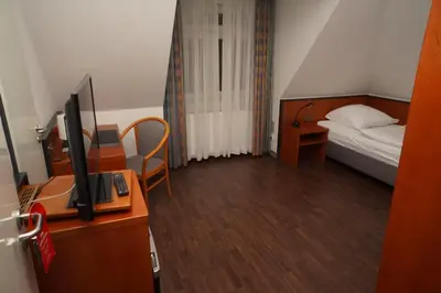 Ein Bett oder Betten in einem Zimmer der Unterkunft Hotel Birkenwerder