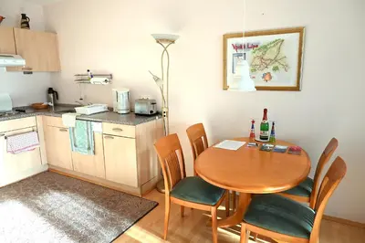 Küche/Küchenzeile in der Unterkunft JoRe-FeWo in Bad Saarow, 50m bis zur Therme