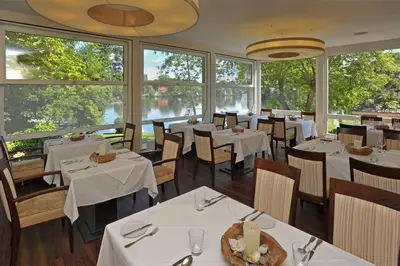 Ein Restaurant oder anderes Speiselokal in der Unterkunft Leutloff's am See