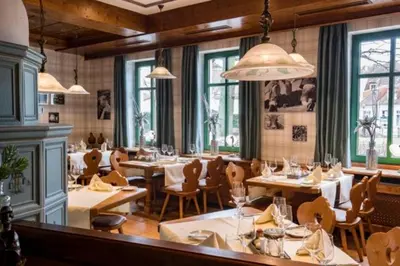 Ein Restaurant oder anderes Speiselokal in der Unterkunft Landgasthof zum Mühlenteich