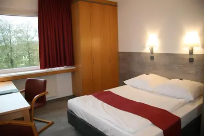 Ein Bett oder Betten in einem Zimmer der Unterkunft Bildungszentrum Erkner