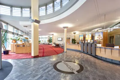 Lobby/Rezeption in der Unterkunft ABACUS Tierpark Hotel