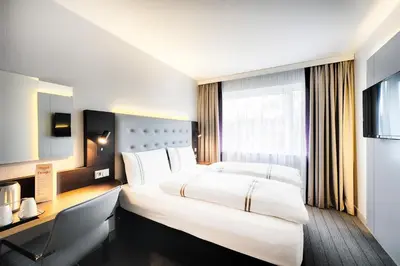 Ein Bett oder Betten in einem Zimmer der Unterkunft Premier Inn Berlin City Süd