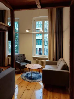 Ein Sitzbereich in der Unterkunft Ruhige Ferienwohnung in Kreuzberg