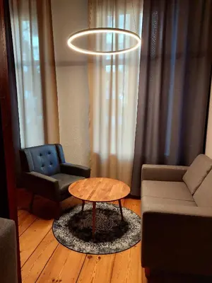 Ein Sitzbereich in der Unterkunft Ruhige Ferienwohnung in Kreuzberg