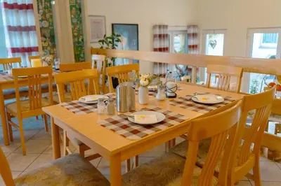 Ein Restaurant oder anderes Speiselokal in der Unterkunft Hotel-Pension Lender