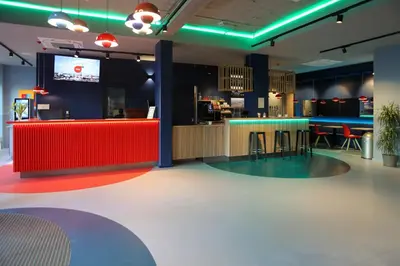 Ein Restaurant oder anderes Speiselokal in der Unterkunft acama Hotel & Hostel Kreuzberg