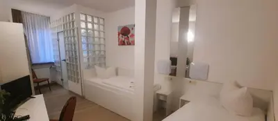 Ein Badezimmer in der Unterkunft Central-Hotel Tegel