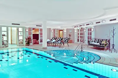 Der Swimmingpool an oder in der Nähe von Louisa's Place
