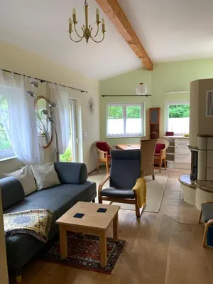 Ein Sitzbereich in der Unterkunft Ruhiges Ferienhaus Wandlitz