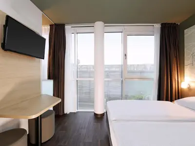 Ein Bett oder Betten in einem Zimmer der Unterkunft B&B HOTEL Berlin-Mitte