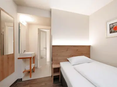 Ein Bett oder Betten in einem Zimmer der Unterkunft B&B HOTEL Berlin-Mitte