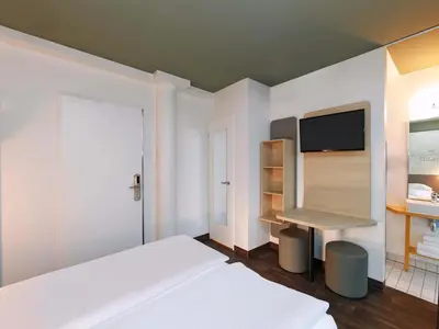 Ein Bett oder Betten in einem Zimmer der Unterkunft B&B HOTEL Berlin-Mitte