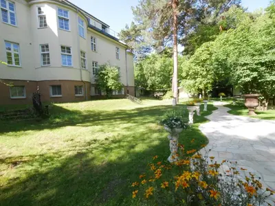 Ein Garten an der Unterkunft Hotel Rotdorn