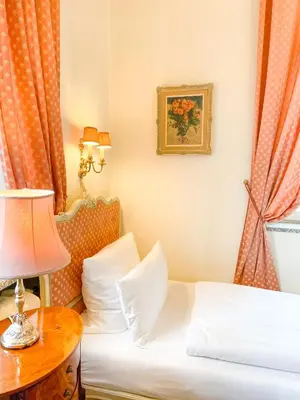 Ein Bett oder Betten in einem Zimmer der Unterkunft Hotel Rotdorn