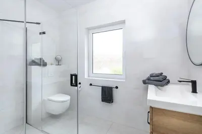 Ein Badezimmer in der Unterkunft charmantes Townhaus mit Garten, W-LAN & Netflix