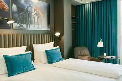 Ein Bett oder Betten in einem Zimmer der Unterkunft Motel One Berlin Ku'Damm