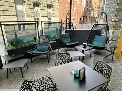Ein Sitzbereich in der Unterkunft Motel One Berlin-Hackescher Markt