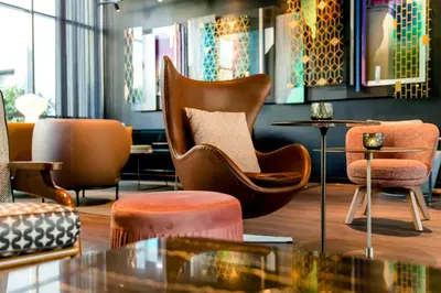 Ein Sitzbereich in der Unterkunft Motel One Berlin-Hackescher Markt