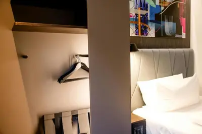 Ein Sitzbereich in der Unterkunft Motel One Berlin-Hackescher Markt