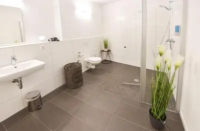 Ein Badezimmer in der Unterkunft PRIMA Inn HOTEL & HOF NEURUPPIN - digitales & rezeptionsloses Motel