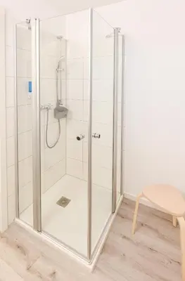 Ein Badezimmer in der Unterkunft PRIMA Inn HOTEL & HOF NEURUPPIN - digitales & rezeptionsloses Motel