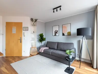 TV/Unterhaltungsangebot in der Unterkunft Flower's Berlin by Limehome - Digital Access
